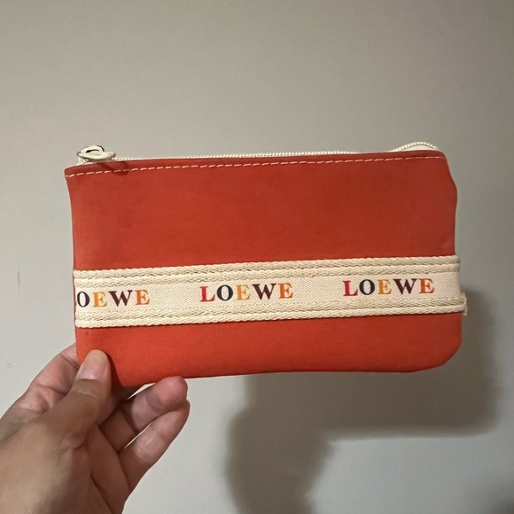 Loewe Accessories - LOEWE PRE-OWNED
PRE-OWNED CANVAS CLUTCHES